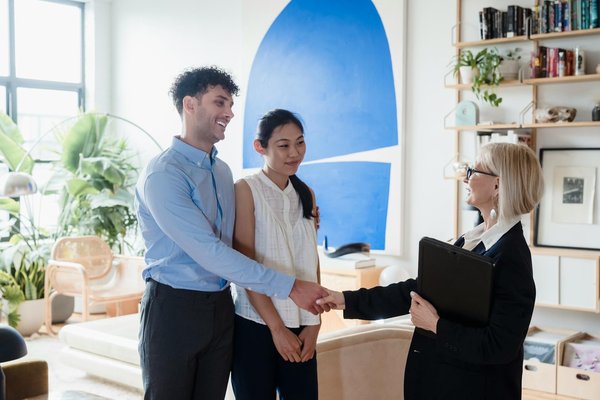 Découvrez les meilleures stratégies pour renforcer la fidélité des employés en entreprise