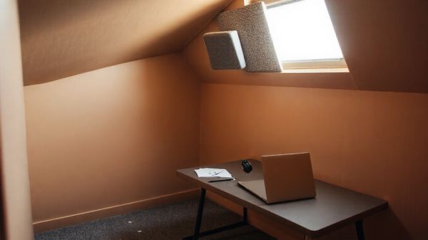 Top 5 astuces pour optimiser l'isolation phonique d'une cabine de travail